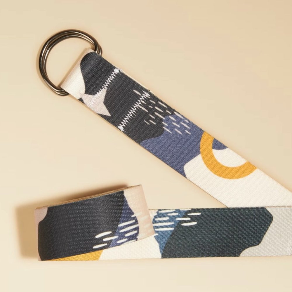 Italic |. Yoga Strap